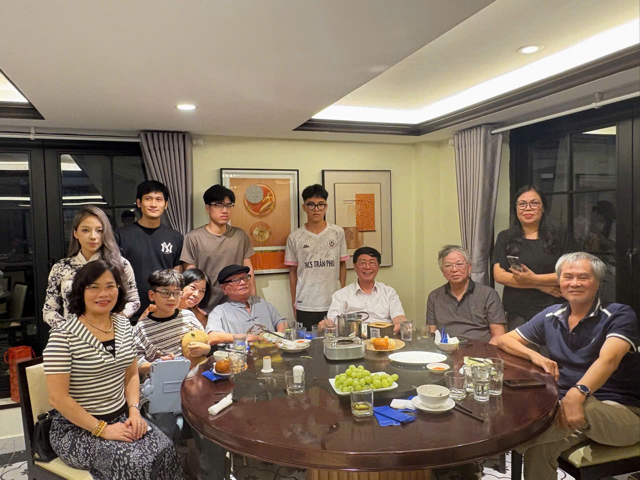 Đỗ Trọng Khơi trong buổi giao lưu văn học